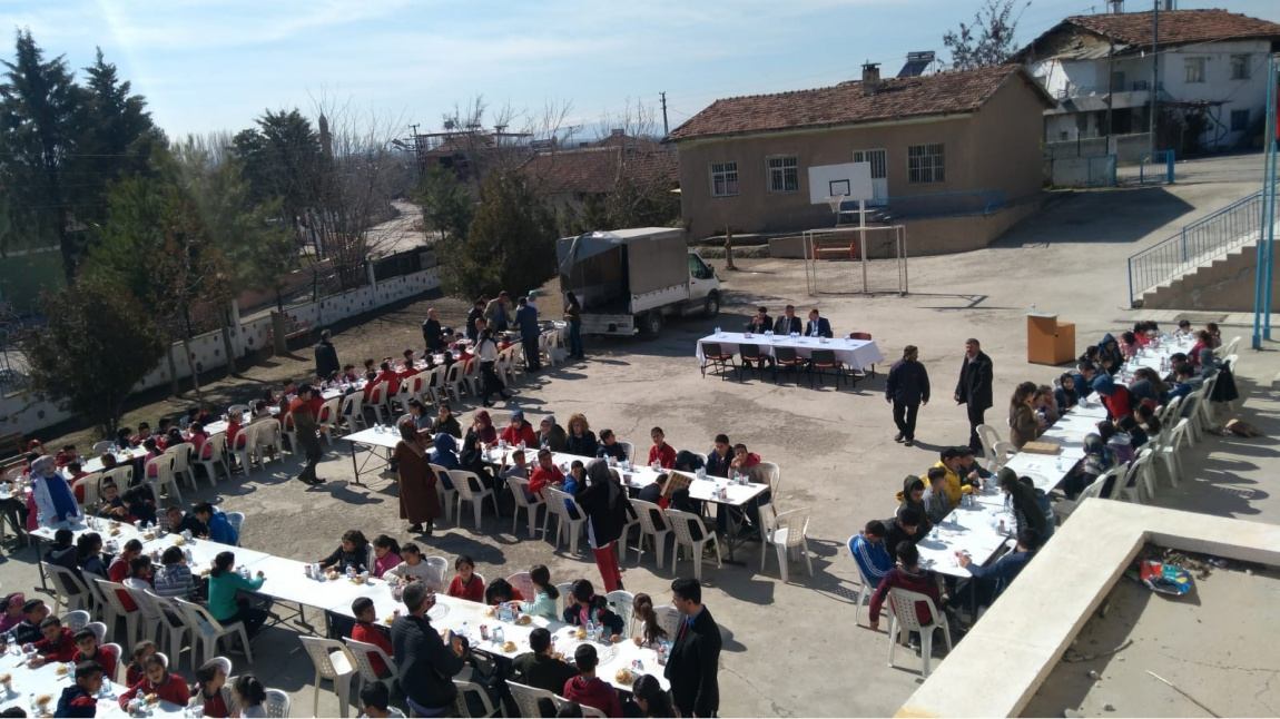 malatya inonu universitesi rektorlugu ogrencilerimize ve tum calisanlarimiza yemek verdi